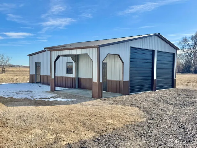 a view of back yard of the house