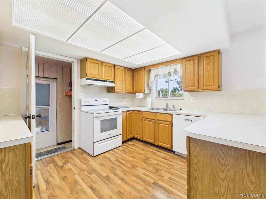 10277 South State Road Goodrich, MI 48438 - Photo 2 of 34