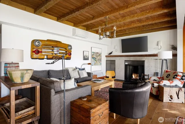 $2,995,000 | 7683 Maxwelton Road, Clinton, WA 98236