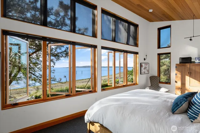 $2,995,000 | 7683 Maxwelton Road, Clinton, WA 98236