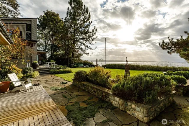 $2,995,000 | 7683 Maxwelton Road, Clinton, WA 98236