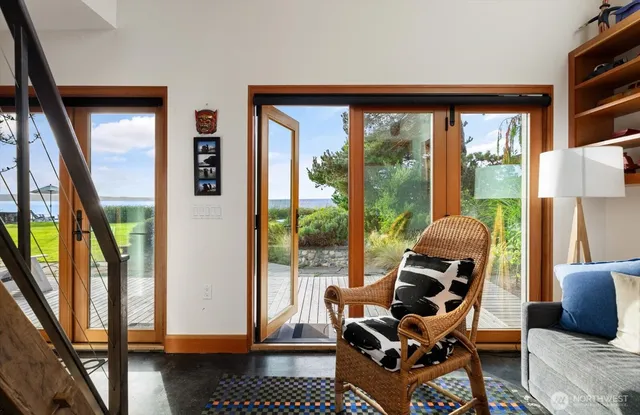 $2,995,000 | 7683 Maxwelton Road, Clinton, WA 98236