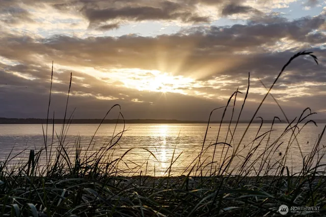 $2,995,000 | 7683 Maxwelton Road, Clinton, WA 98236