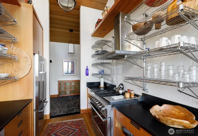 $2,995,000 | 7683 Maxwelton Road, Clinton, WA 98236