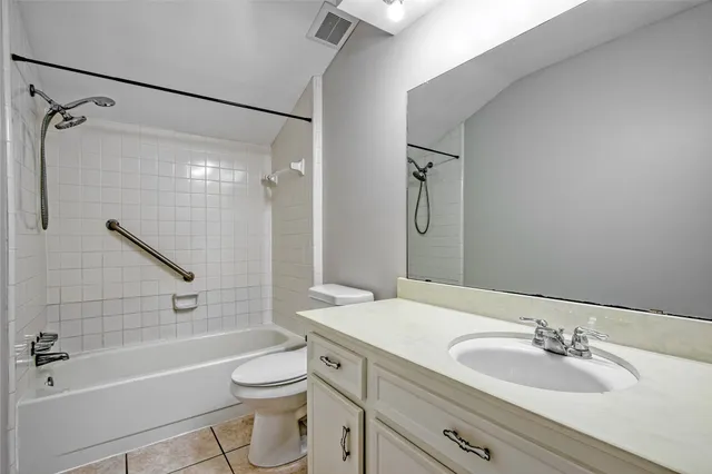 $174,900 | 17163 Beaver Springs Drive, Unit 14, Houston, TX 77090