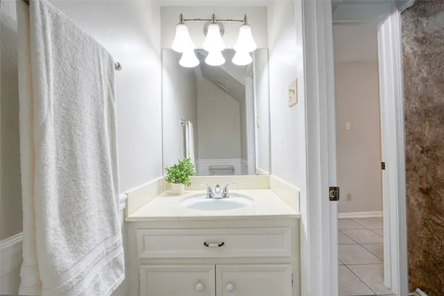 $174,900 | 17163 Beaver Springs Drive, Unit 14, Houston, TX 77090