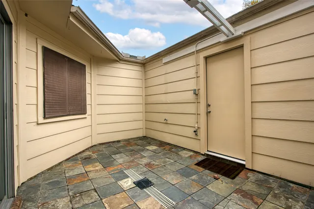 $174,900 | 17163 Beaver Springs Drive, Unit 14, Houston, TX 77090