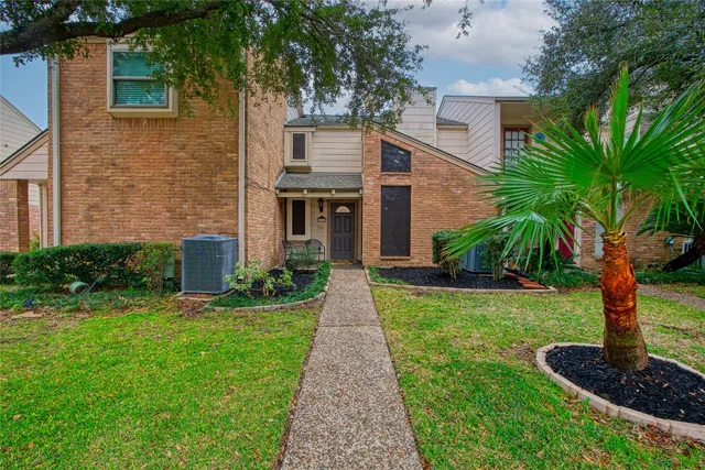 $174,900 | 17163 Beaver Springs Drive, Unit 14, Houston, TX 77090