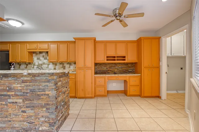 $174,900 | 17163 Beaver Springs Drive, Unit 14, Houston, TX 77090