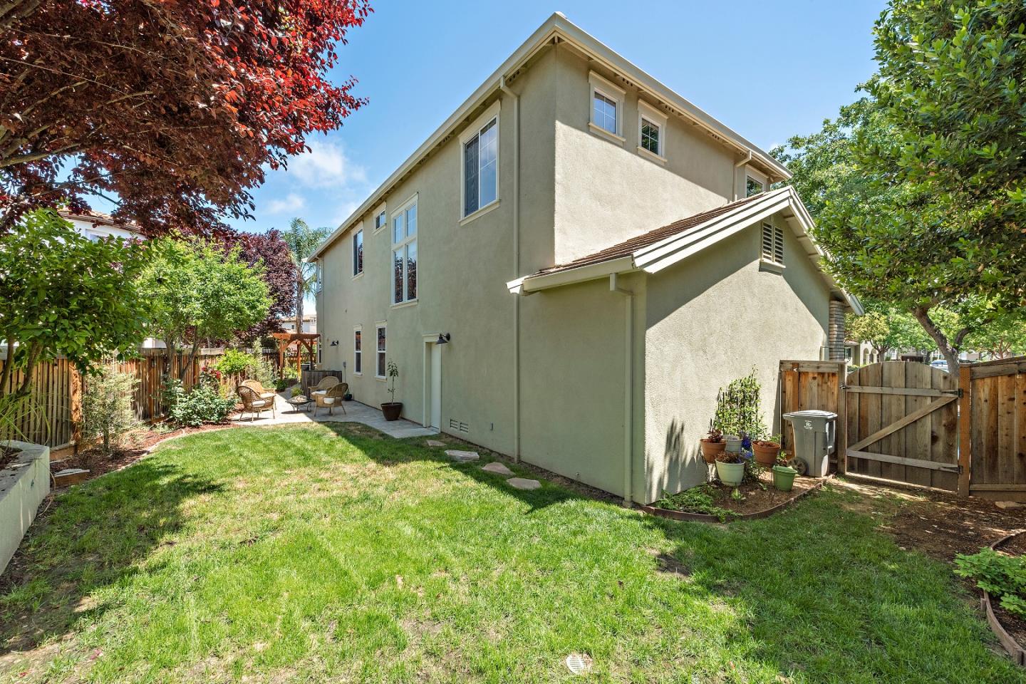 7581 Edinburgh Way Gilroy, CA 95020 - Photo 33 of 38 a backyard of a house with table and chairs