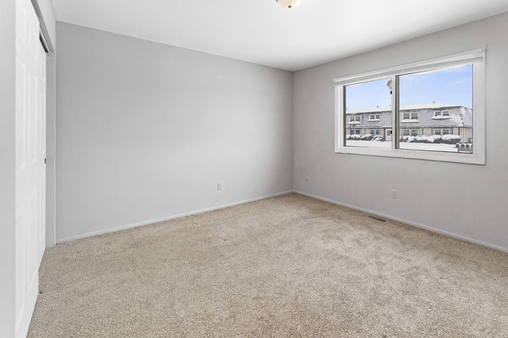 1017 9th Street, Unit 5 Harvard, IL 60033 - Photo 6 of 9 an empty room with windows