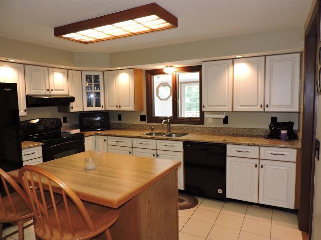 30 Jones Road Sutton, MA 01590 - Photo 9 of 42