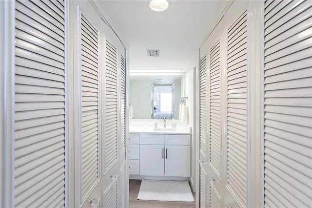 $9,000 | 1055 West Peppertree Drive, Unit 106AA, Sarasota, FL 34242