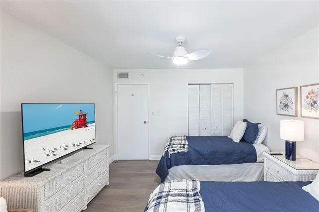 $9,000 | 1055 West Peppertree Drive, Unit 106AA, Sarasota, FL 34242