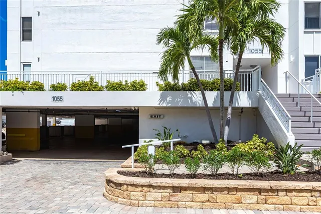 $9,000 | 1055 West Peppertree Drive, Unit 106AA, Sarasota, FL 34242