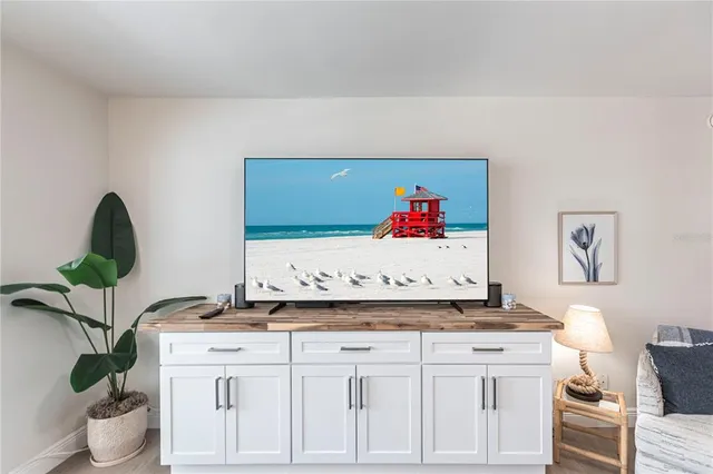 $9,000 | 1055 West Peppertree Drive, Unit 106AA, Sarasota, FL 34242