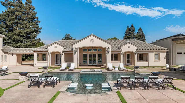 $2,995,000 | 19450 Hidden Lakes Lane, Acampo, CA 95220