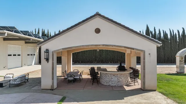 $2,995,000 | 19450 Hidden Lakes Lane, Acampo, CA 95220