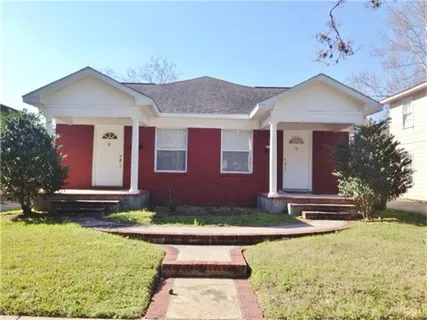 a front view of house with yard