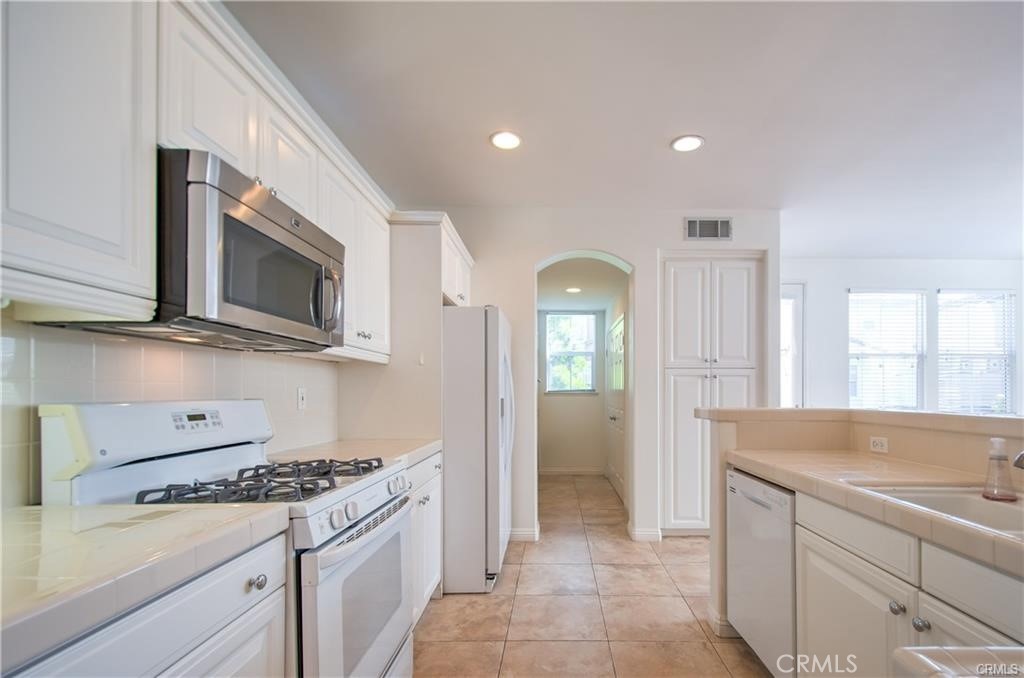8 Silvermaple Irvine, CA 92618 - Photo 12 of 27