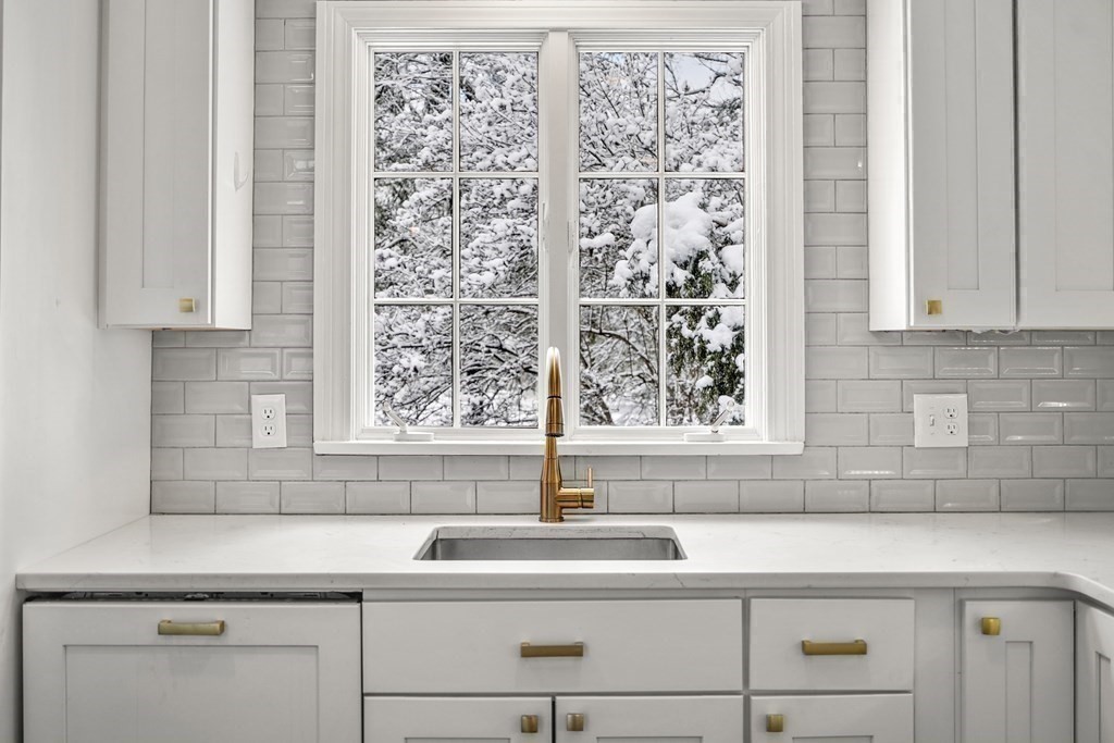 222 Hudson Road Sudbury, MA 01776 - Photo 4 of 42 Gallery Image 4