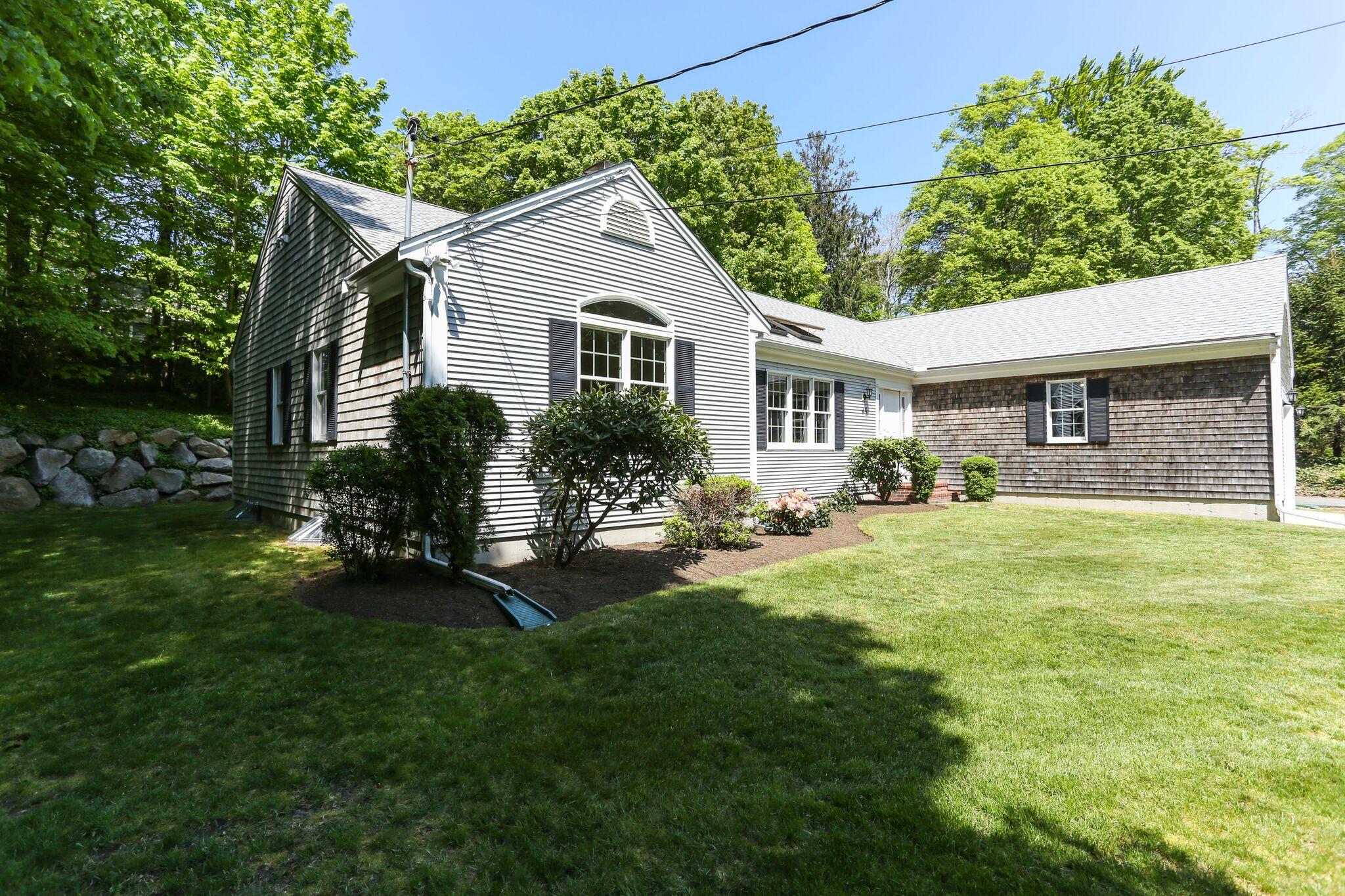 43 Elm Road Falmouth, MA 02540 - Photo 2 of 23 43ElmLR-2