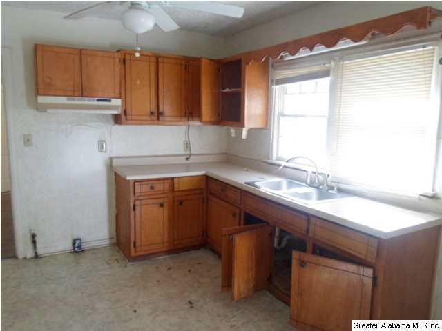200 26th Street Southwest Birmingham, AL 35211 - Photo 2 of 5