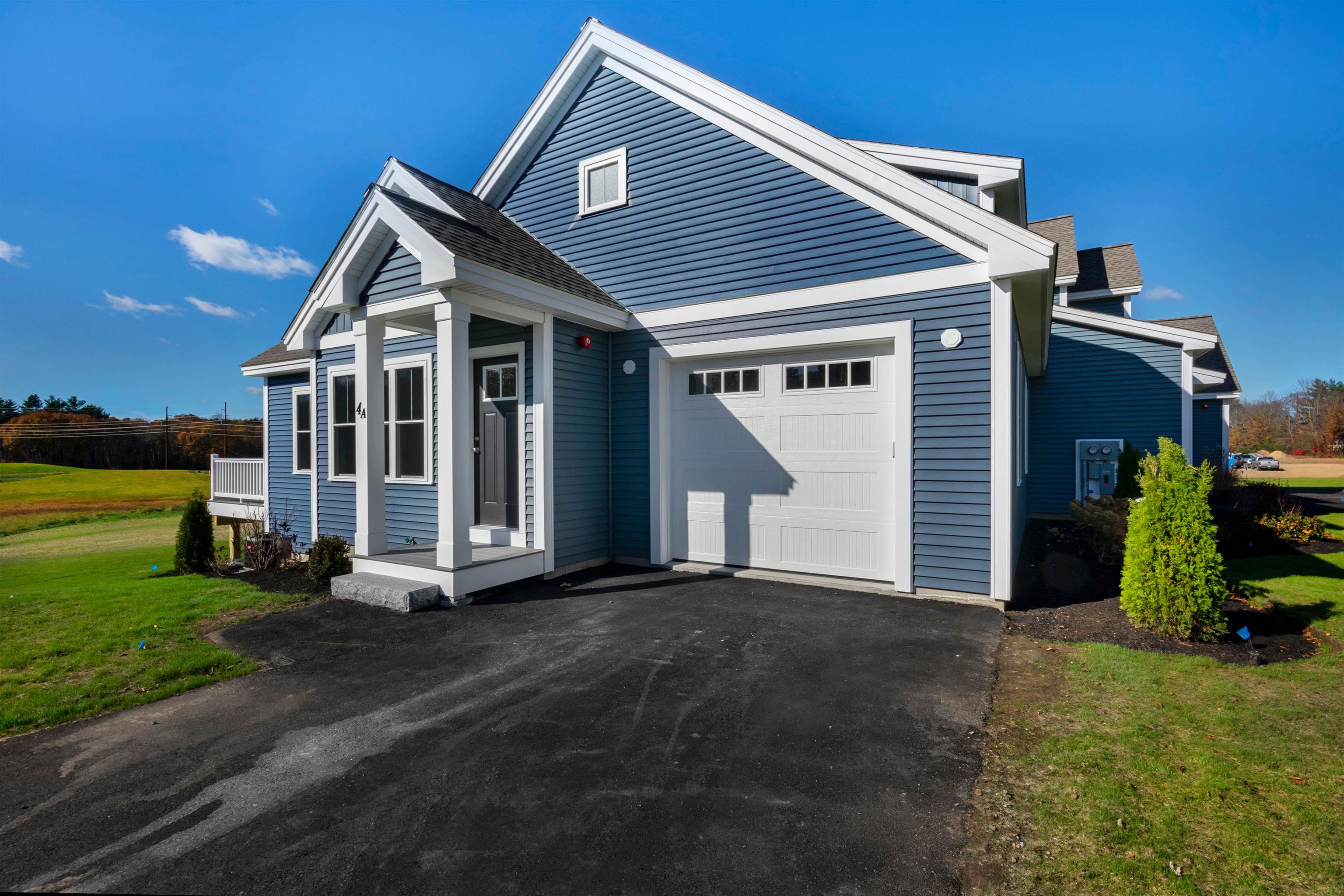 8 Acadia Drive Hudson, NH 03051 - Photo 4 of 40