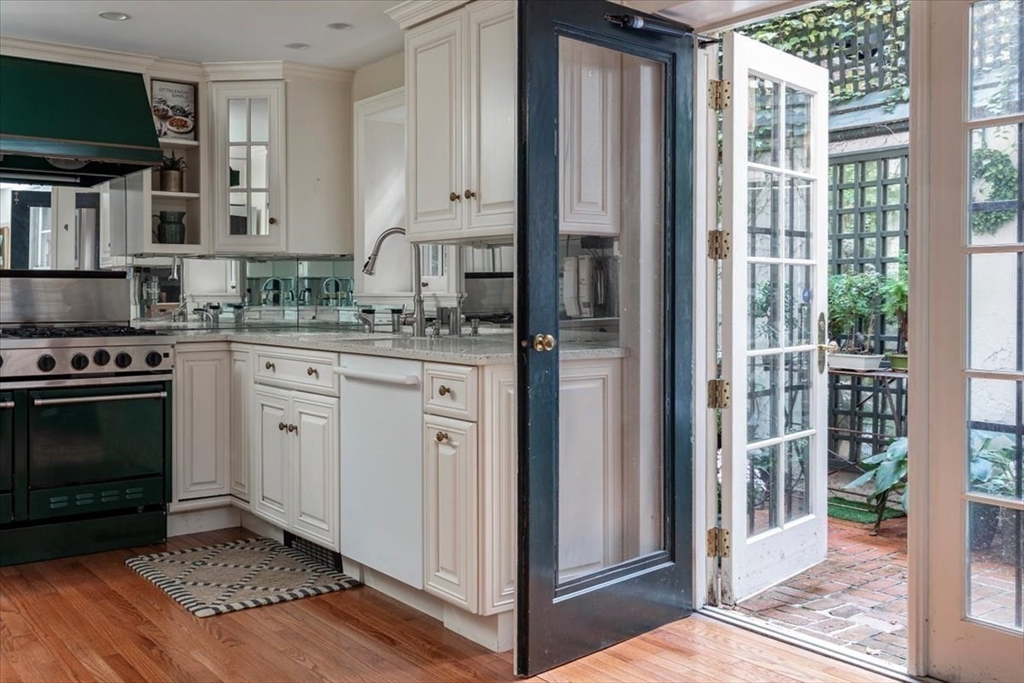 53 Chestnut Street Boston, MA 02108 - Photo 9 of 14