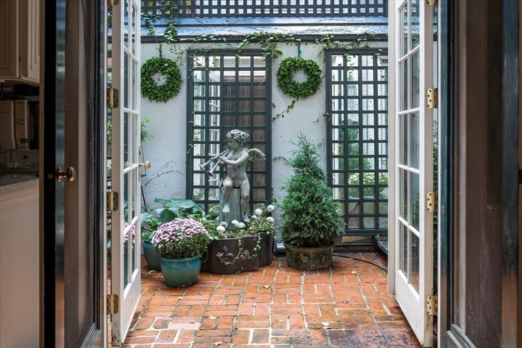 53 Chestnut Street Boston, MA 02108 - Photo 10 of 14