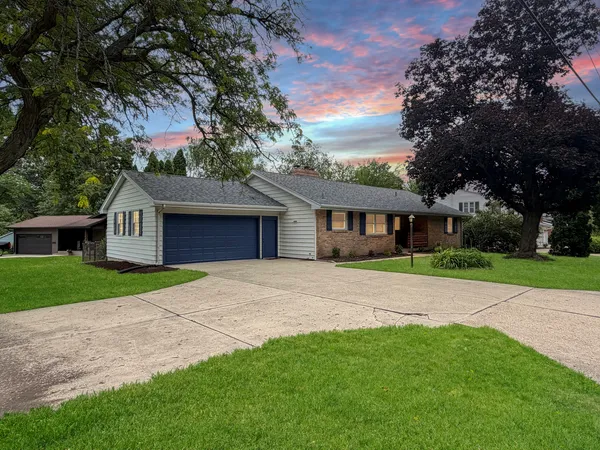 $218,500 | 1734 West Stephenson Street, Freeport, IL 61032