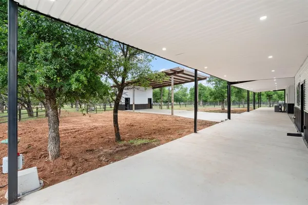 a view of a house with backyard and tree