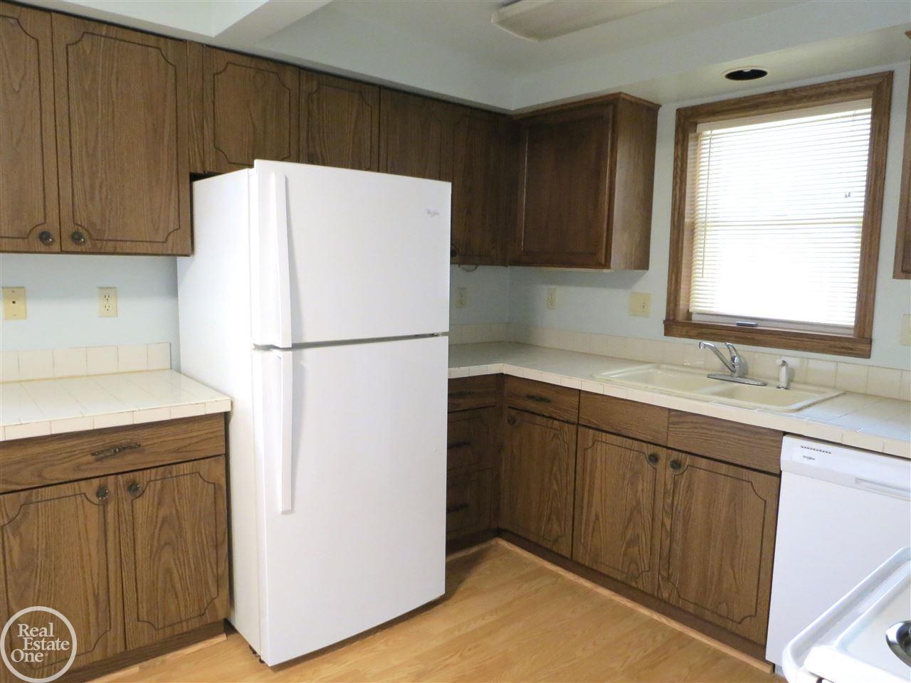 3530 Alida Avenue Rochester, MI 48309 - Photo 11 of 55 50053248-12.JPG
