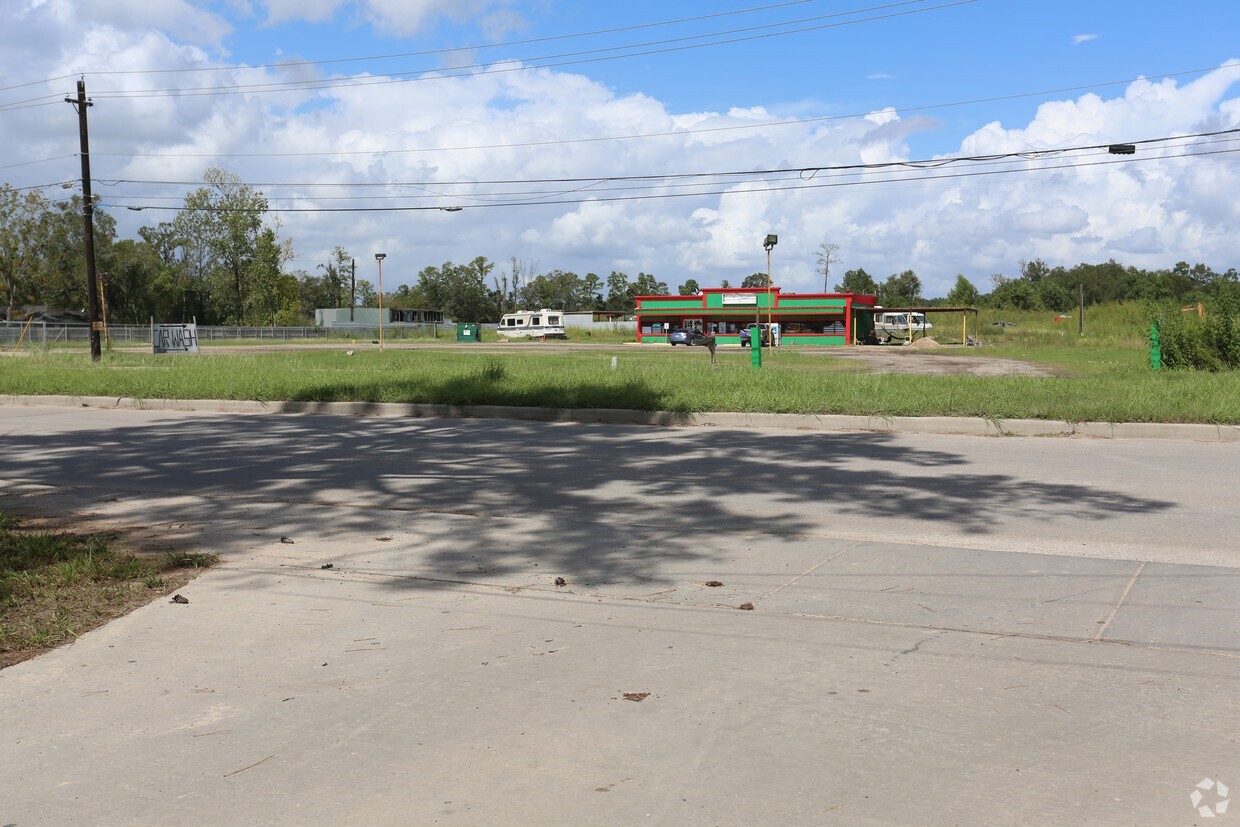 9009 East Mt Houston Road Houston, TX 77050 - Photo 2 of 8 Front Street View