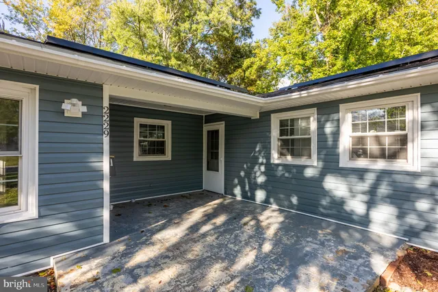a view of house with yard