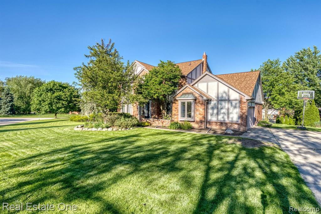 1860 Jason Circle Rochester Hills, MI 48306 - Photo 3 of 43