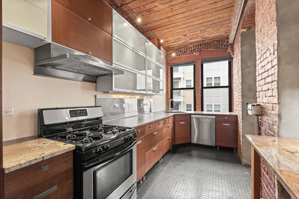 27 Fayette Street, Unit 302 Beverly, MA 01915 - Photo 12 of 24