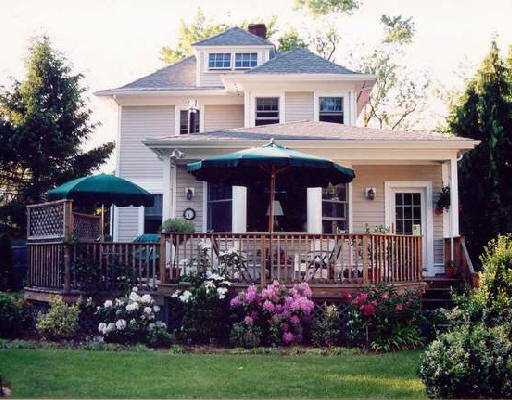 132 County Road Barrington, RI 02806 - Photo 1 of 2 Exterior Front.