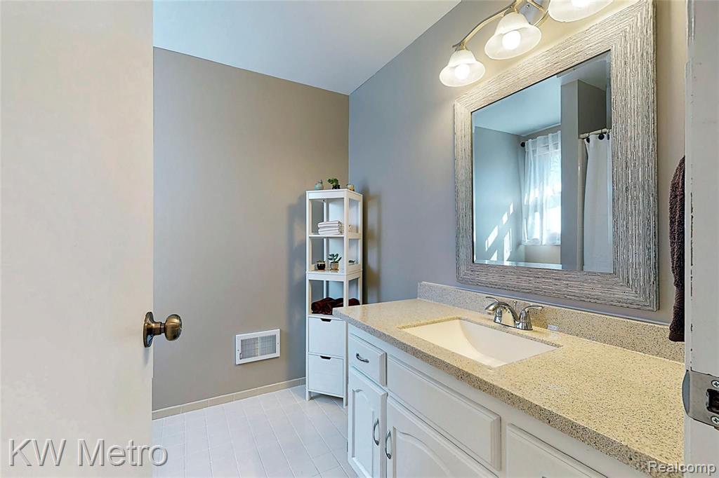 1722 Snowden Circle Rochester Hills, MI 48306 - Photo 24 of 39