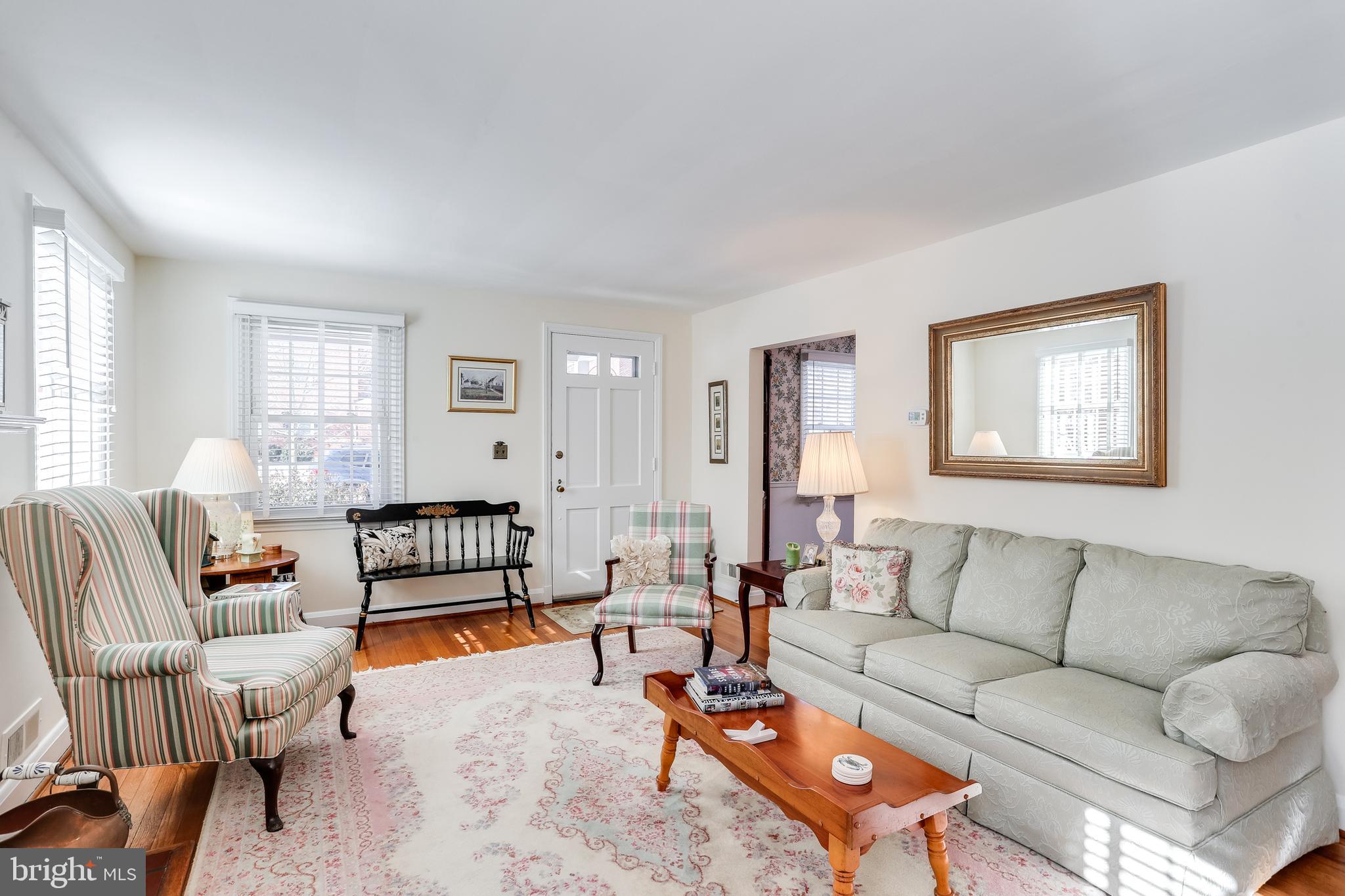 31 Dunmore Road Baltimore, MD 21228 - Photo 5 of 23 Bright and airy!