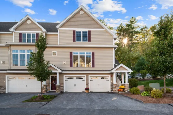 $550,000 | 14 Manor Drive, Unit D, Hooksett, NH 03106