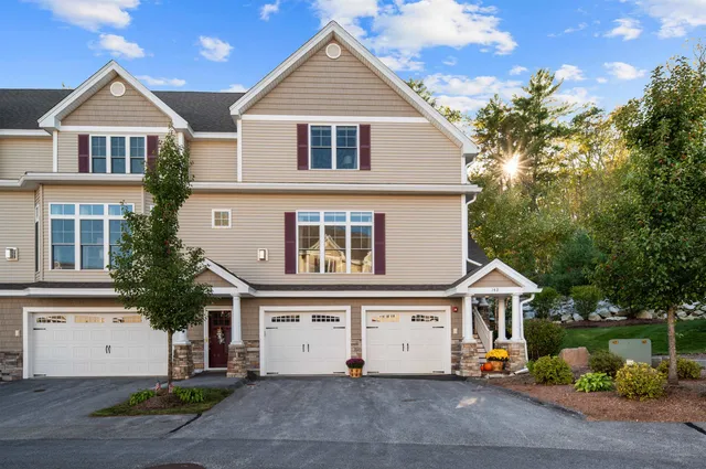 $550,000 | 14 Manor Drive, Unit D, Hooksett, NH 03106