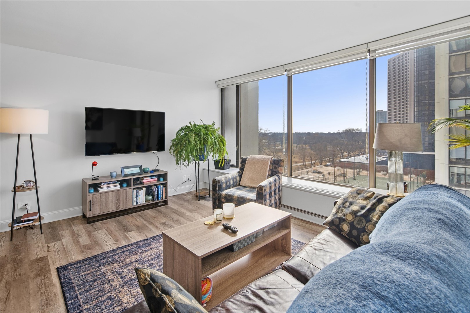 5455 North Sheridan Road, Unit 808 Chicago, IL 60640 - Photo 2 of 15