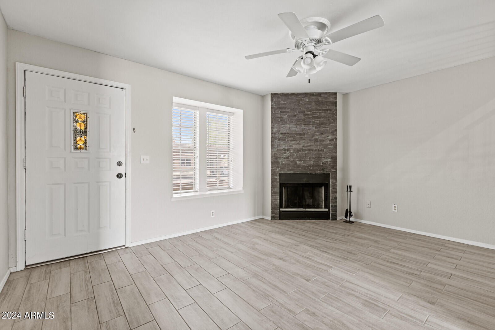 7977 West Wacker Road, Unit 229 Peoria, AZ 85381 - Photo 4 of 33 Living Room