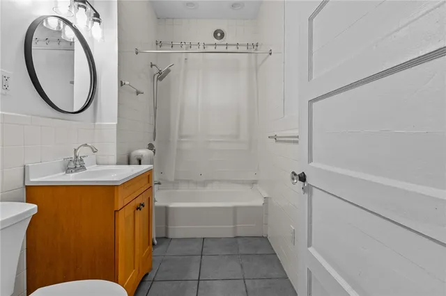 $2,700 | 159 Camp Street, Unit 1, Providence, RI 02906