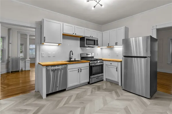 $2,650 | 159 Camp Street, Unit 1, Providence, RI 02906