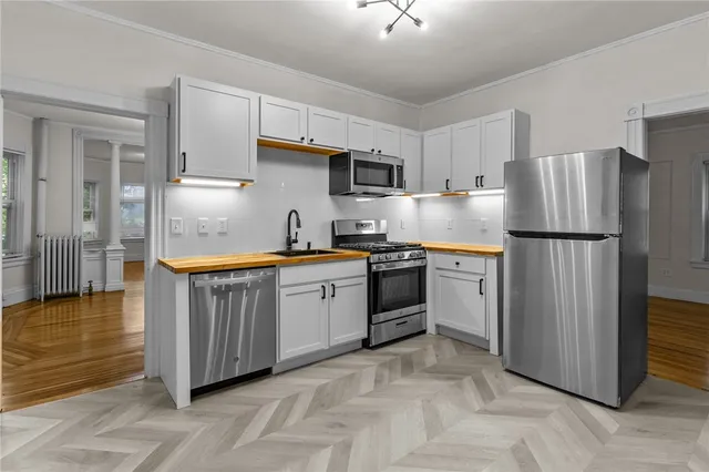 $2,700 | 159 Camp Street, Unit 1, Providence, RI 02906