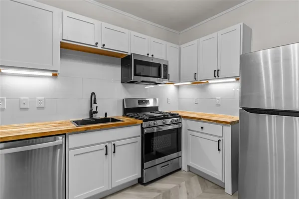 $2,650 | 159 Camp Street, Unit 1, Providence, RI 02906