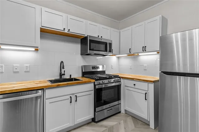 $2,700 | 159 Camp Street, Unit 1, Providence, RI 02906