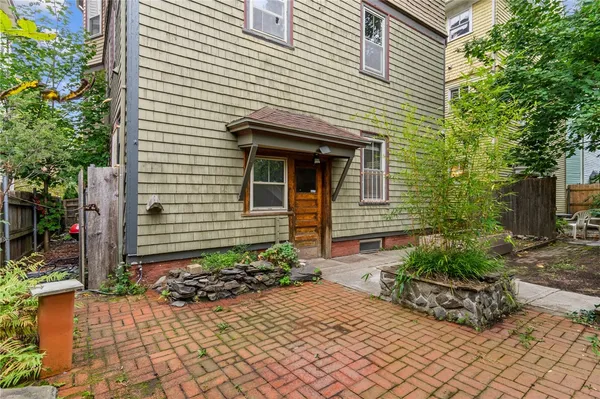 $2,650 | 159 Camp Street, Unit 1, Providence, RI 02906